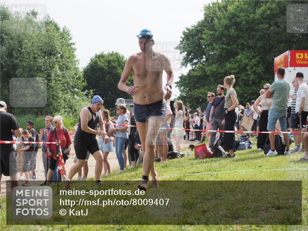 15.06.2025 - 27. Vierlanden-Triathlon KatJ http://msf.ph/oto/8009407 15.06.2025 10:07:37 Schwimmen 379, 391, 414, 468 meine-sportfotos.de