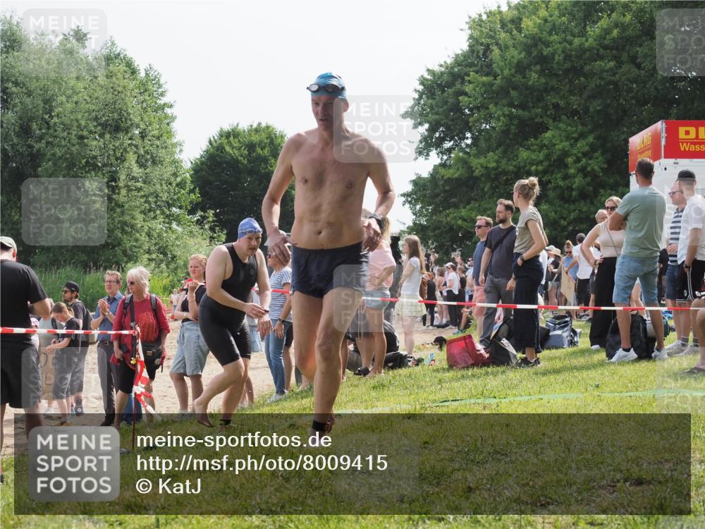 15.06.2025 - 27. Vierlanden-Triathlon KatJ http://msf.ph/oto/8009415 15.06.2025 10:07:37 Schwimmen 379, 391, 414, 468 meine-sportfotos.de
