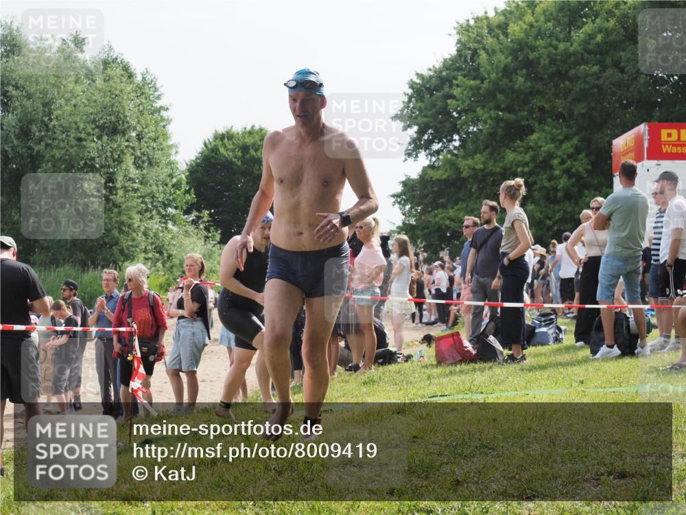 15.06.2025 - 27. Vierlanden-Triathlon KatJ http://msf.ph/oto/8009419 15.06.2025 10:07:37 Schwimmen 379, 391, 414, 468 meine-sportfotos.de