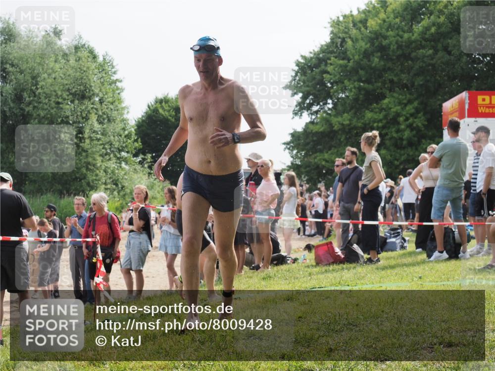 15.06.2025 - 27. Vierlanden-Triathlon KatJ http://msf.ph/oto/8009428 15.06.2025 10:07:37 Schwimmen 379, 391, 414, 468 meine-sportfotos.de