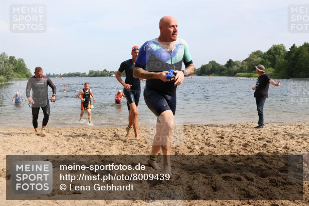 15.06.2025 - 27. Vierlanden-Triathlon Lena Gebhardt http://msf.ph/oto/8009439 15.06.2025 10:06:45 Schwimmen 367, 386, 388, 396, 423, 440, 441, 457 meine-sportfotos.de