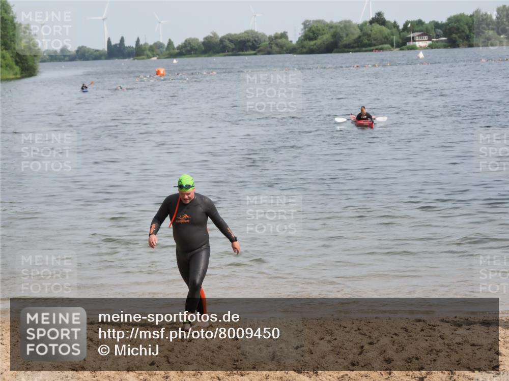 21.06.2025 - 27. Vierlanden-Triathlon MichiJ http://msf.ph/oto/8009450 15.06.2026 10:10:58 Schwimmen 451 meine-sportfotos.de