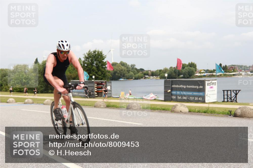 21.06.2025 - 27. Vierlanden-Triathlon H.Heesch http://msf.ph/oto/8009453 15.06.2025 12:25:29 Radfahren 717, 787 meine-sportfotos.de