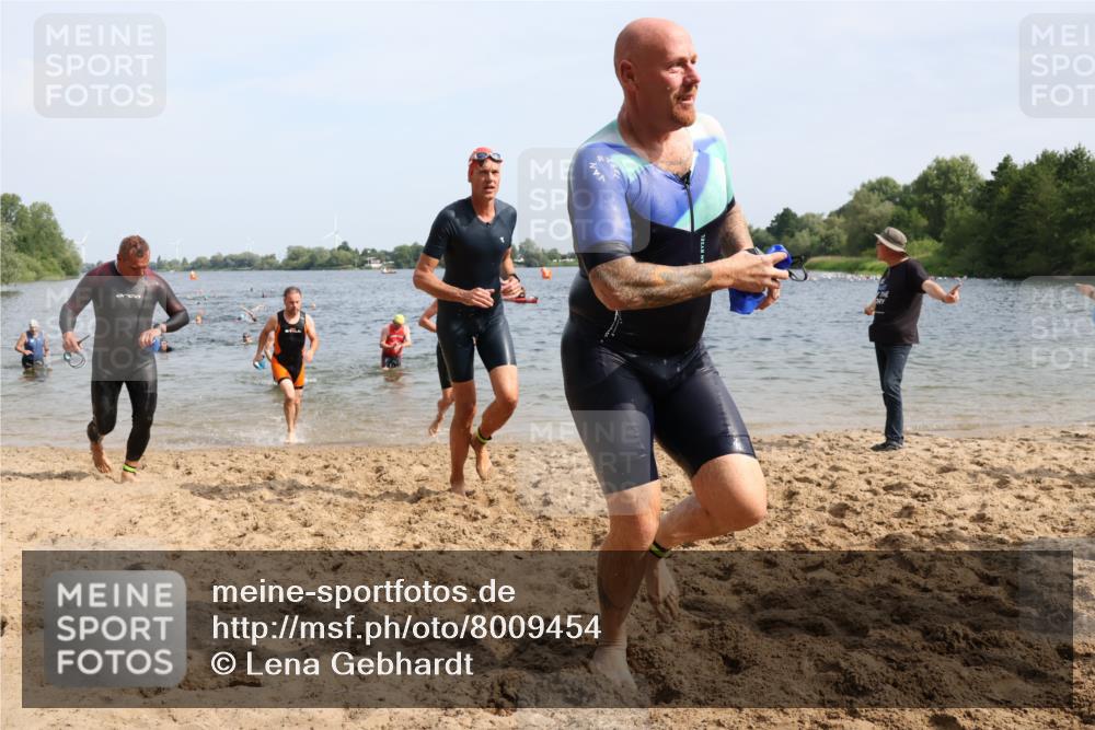 15.06.2025 - 27. Vierlanden-Triathlon Lena Gebhardt http://msf.ph/oto/8009454 15.06.2025 10:06:45 Schwimmen 367, 386, 388, 396, 423, 440, 441, 457 meine-sportfotos.de