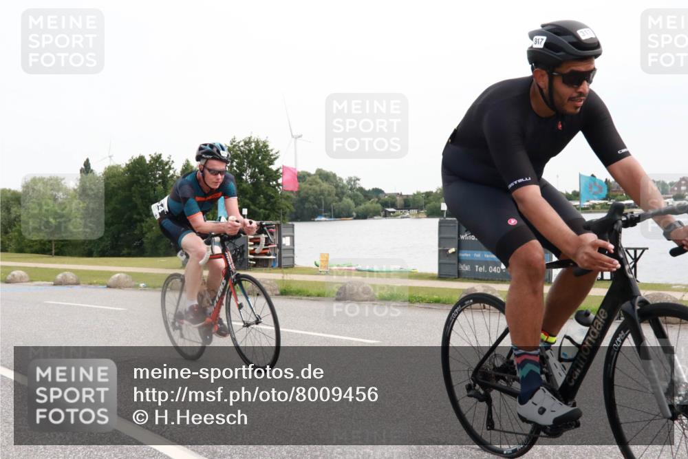 15.06.2025 - 27. Vierlanden-Triathlon H.Heesch http://msf.ph/oto/8009456 15.06.2025 10:54:18 Radfahren 317, 454, 540, 570 meine-sportfotos.de