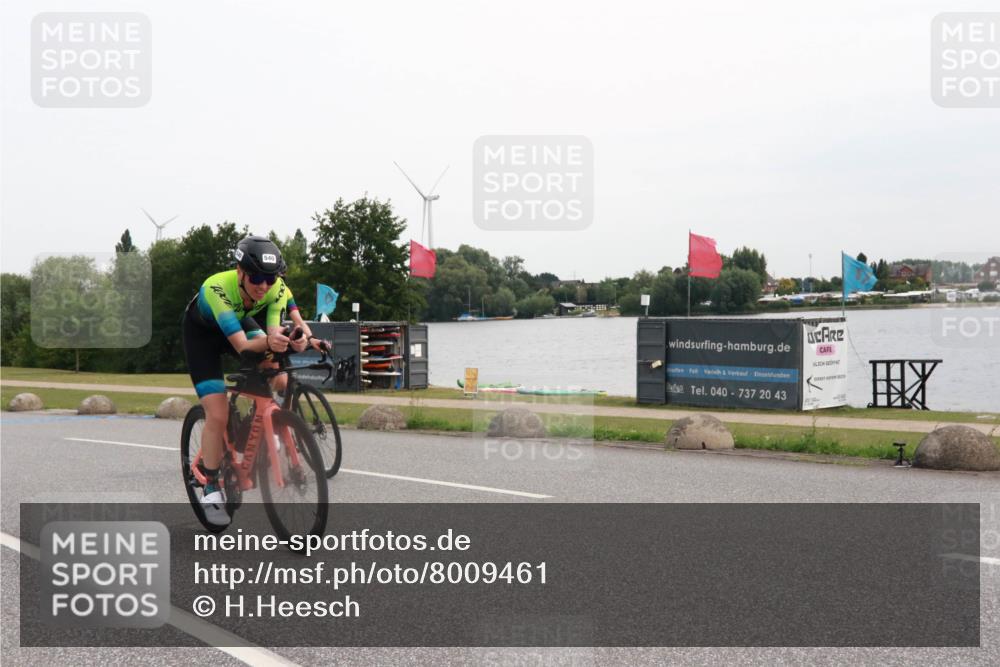 15.06.2025 - 27. Vierlanden-Triathlon H.Heesch http://msf.ph/oto/8009461 15.06.2025 10:54:19 Radfahren 317, 454, 540, 570 meine-sportfotos.de