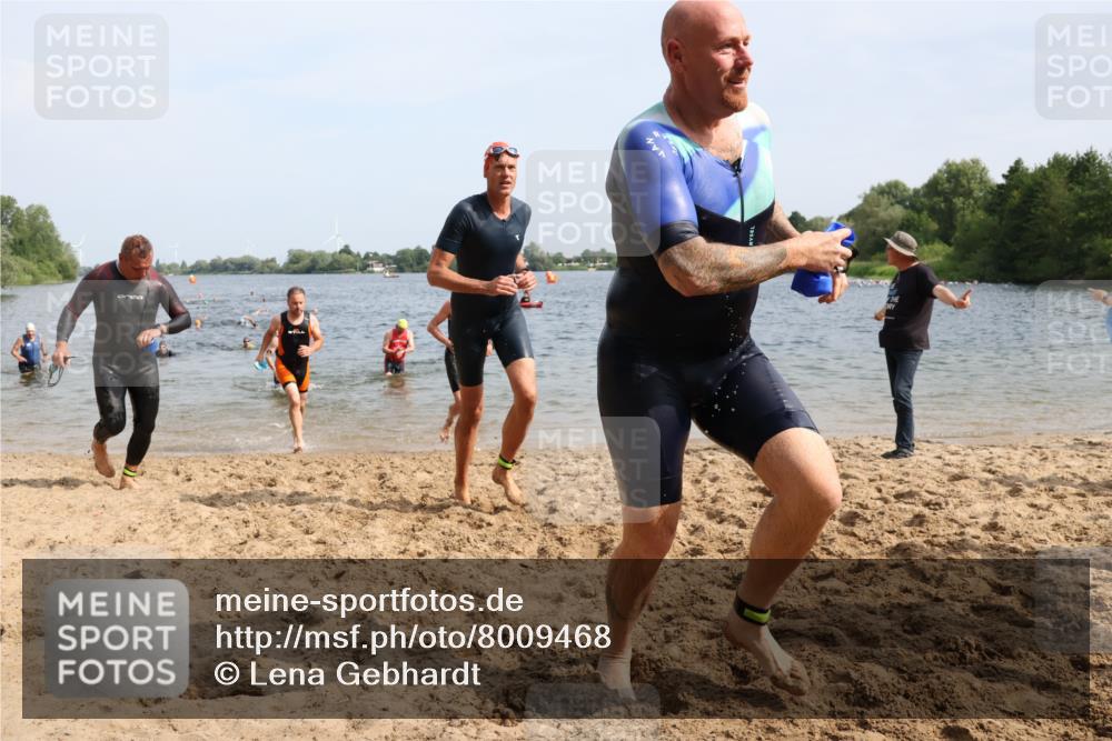 15.06.2025 - 27. Vierlanden-Triathlon Lena Gebhardt http://msf.ph/oto/8009468 15.06.2025 10:06:45 Schwimmen 367, 386, 388, 396, 423, 440, 441, 457 meine-sportfotos.de