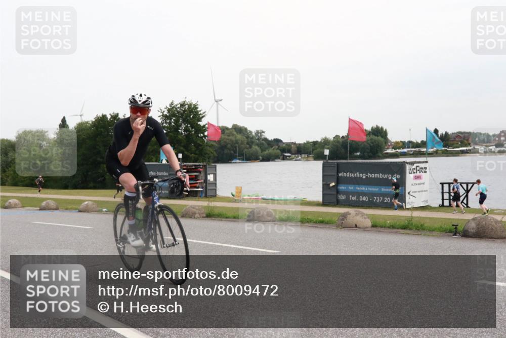 15.06.2025 - 27. Vierlanden-Triathlon H.Heesch http://msf.ph/oto/8009472 15.06.2025 10:54:25 Radfahren 123, 570, 635 meine-sportfotos.de