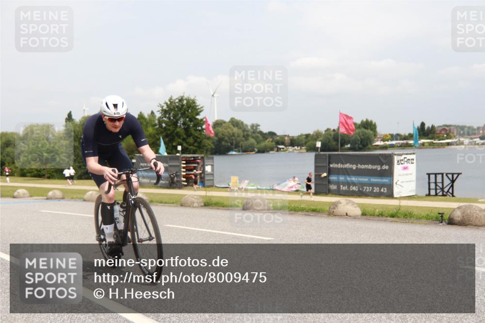 21.06.2025 - 27. Vierlanden-Triathlon H.Heesch http://msf.ph/oto/8009475 15.06.2025 12:25:47 Radfahren 645, 981 meine-sportfotos.de