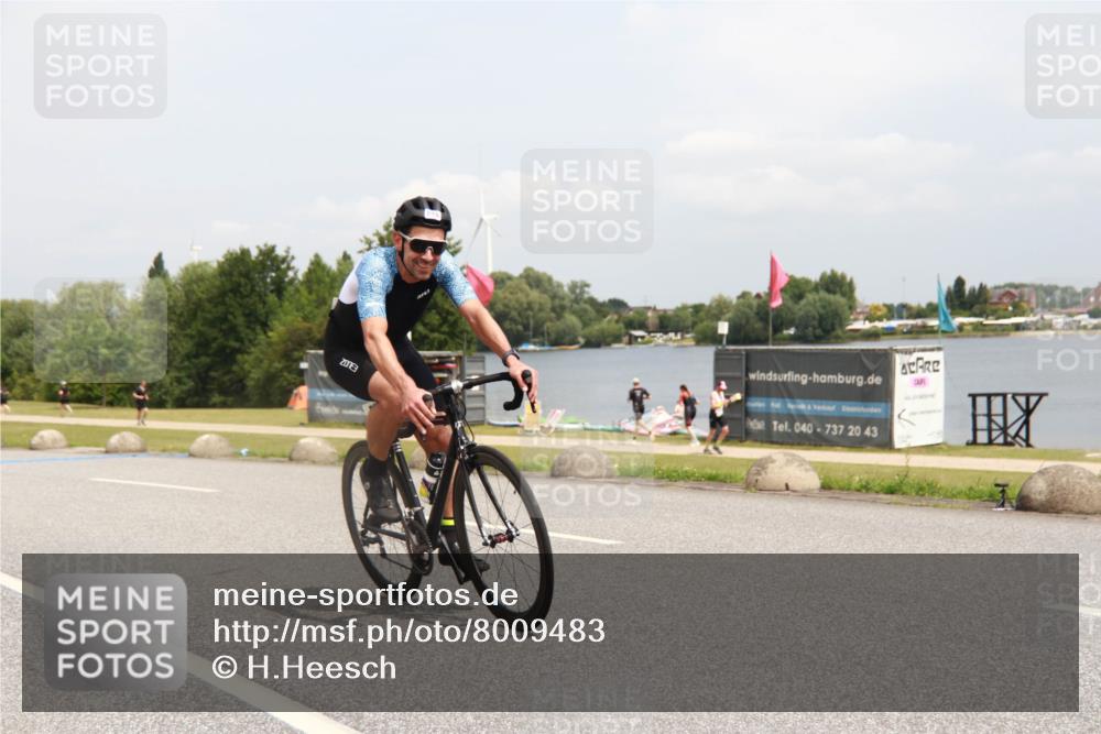 21.06.2025 - 27. Vierlanden-Triathlon H.Heesch http://msf.ph/oto/8009483 15.06.2025 12:25:56 Radfahren 816 meine-sportfotos.de