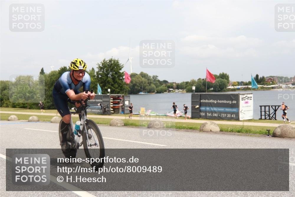 21.06.2025 - 27. Vierlanden-Triathlon H.Heesch http://msf.ph/oto/8009489 15.06.2025 12:26:04 Radfahren 836 meine-sportfotos.de