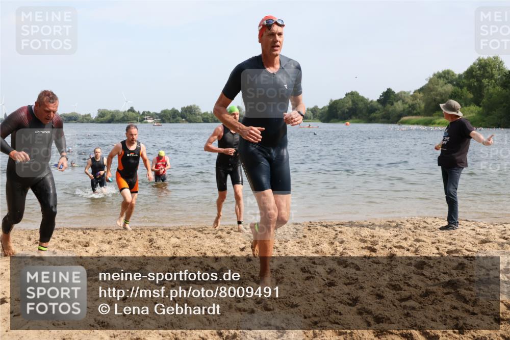 15.06.2025 - 27. Vierlanden-Triathlon Lena Gebhardt http://msf.ph/oto/8009491 15.06.2025 10:06:45 Schwimmen 367, 386, 388, 396, 423, 440, 441, 457 meine-sportfotos.de