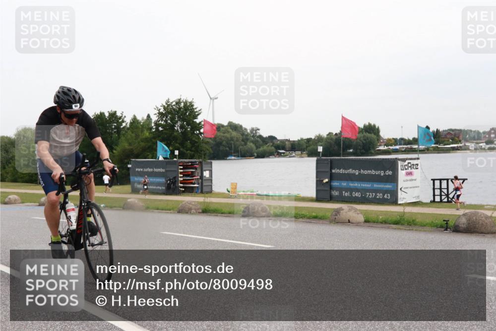 15.06.2025 - 27. Vierlanden-Triathlon H.Heesch http://msf.ph/oto/8009498 15.06.2025 10:54:45 Radfahren 90 meine-sportfotos.de