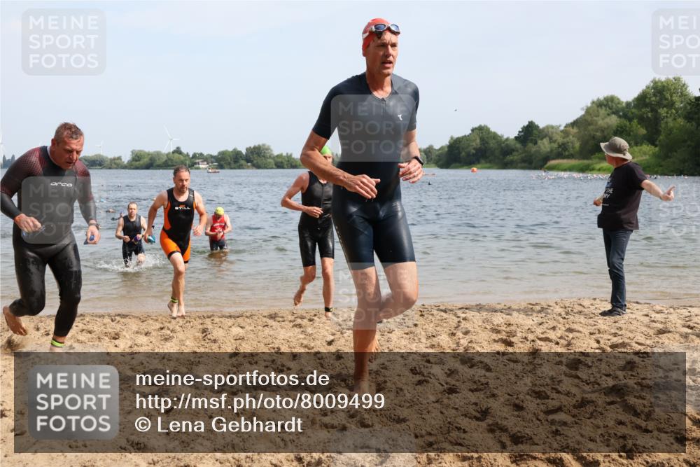 15.06.2025 - 27. Vierlanden-Triathlon Lena Gebhardt http://msf.ph/oto/8009499 15.06.2025 10:06:46 Schwimmen 367, 386, 388, 396, 423, 441, 457, 467 meine-sportfotos.de