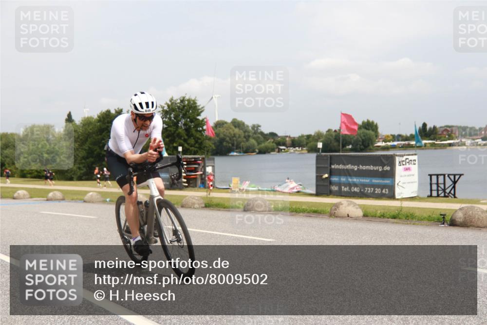21.06.2025 - 27. Vierlanden-Triathlon H.Heesch http://msf.ph/oto/8009502 15.06.2025 12:26:13 Radfahren 731, 846 meine-sportfotos.de