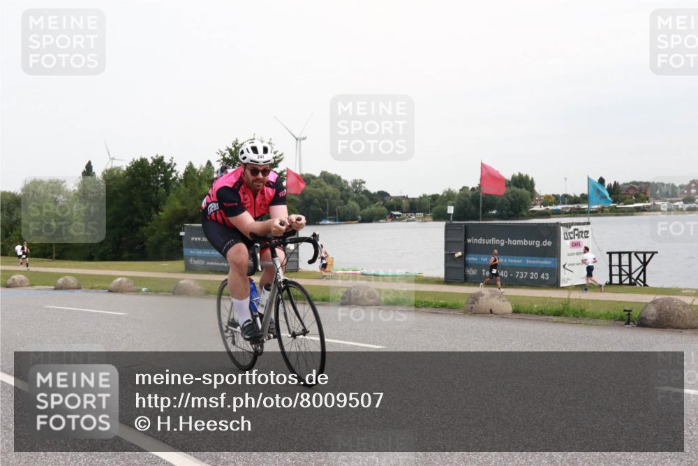 15.06.2025 - 27. Vierlanden-Triathlon H.Heesch http://msf.ph/oto/8009507 15.06.2025 10:54:50 Radfahren 90, 241 meine-sportfotos.de