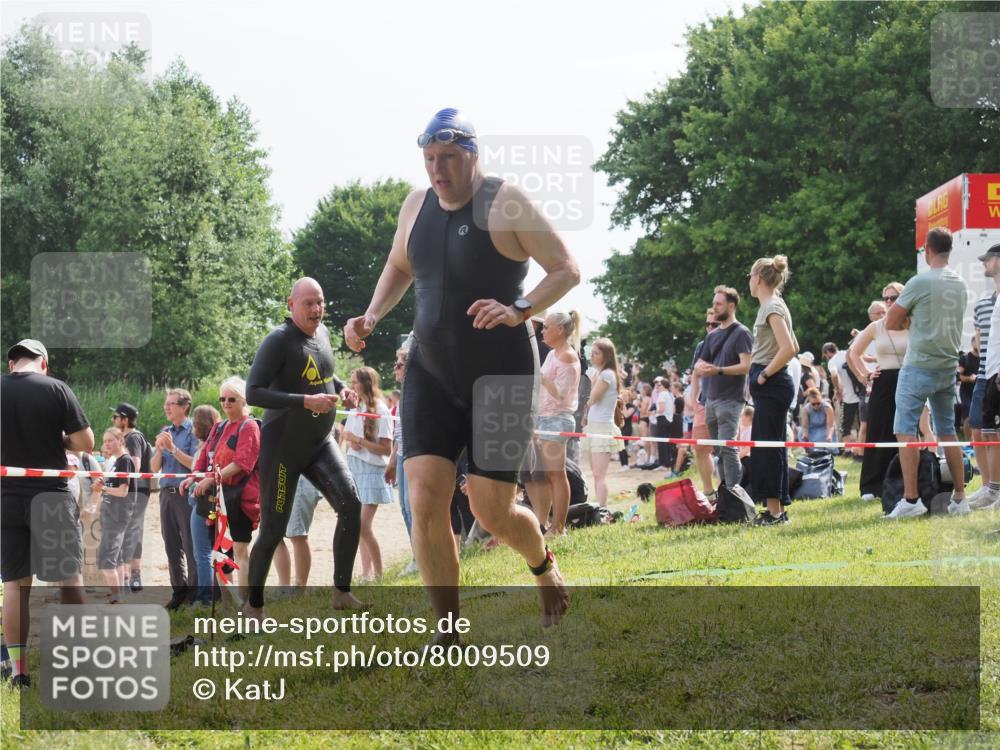 15.06.2025 - 27. Vierlanden-Triathlon KatJ http://msf.ph/oto/8009509 15.06.2025 10:07:39 Schwimmen 379, 391, 468 meine-sportfotos.de