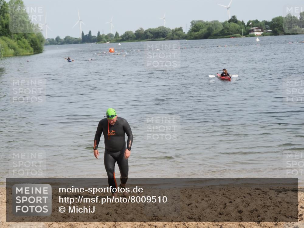 21.06.2025 - 27. Vierlanden-Triathlon MichiJ http://msf.ph/oto/8009510 15.06.2026 10:10:59 Schwimmen 451 meine-sportfotos.de
