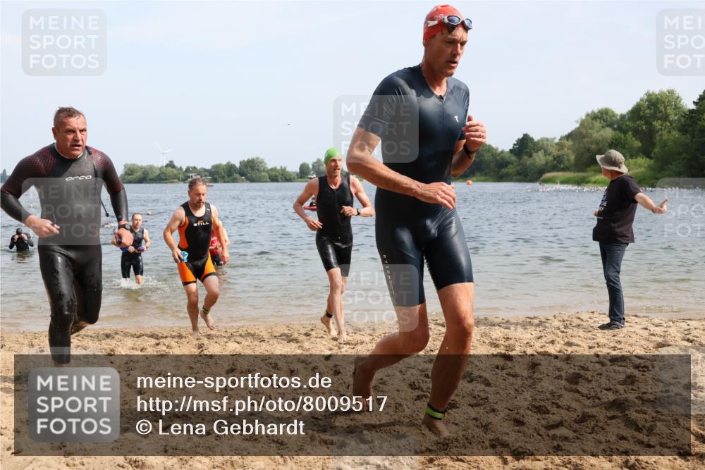 15.06.2025 - 27. Vierlanden-Triathlon Lena Gebhardt http://msf.ph/oto/8009517 15.06.2025 10:06:46 Schwimmen 367, 386, 388, 396, 423, 441, 457, 467 meine-sportfotos.de