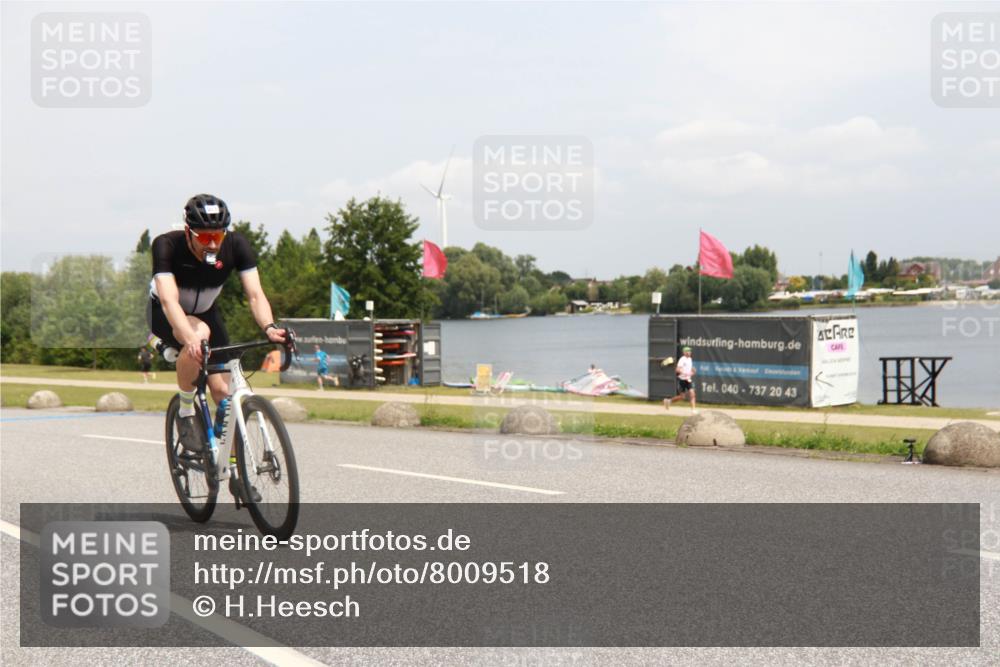 21.06.2025 - 27. Vierlanden-Triathlon H.Heesch http://msf.ph/oto/8009518 15.06.2025 12:26:39 Radfahren 663, 946 meine-sportfotos.de