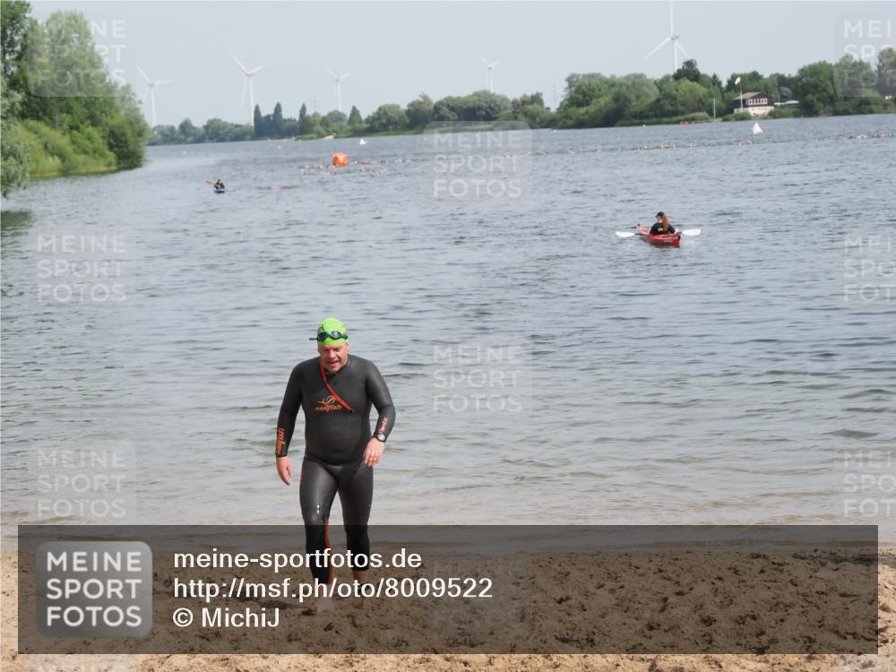 21.06.2025 - 27. Vierlanden-Triathlon MichiJ http://msf.ph/oto/8009522 15.06.2026 10:11:00 Schwimmen 451 meine-sportfotos.de
