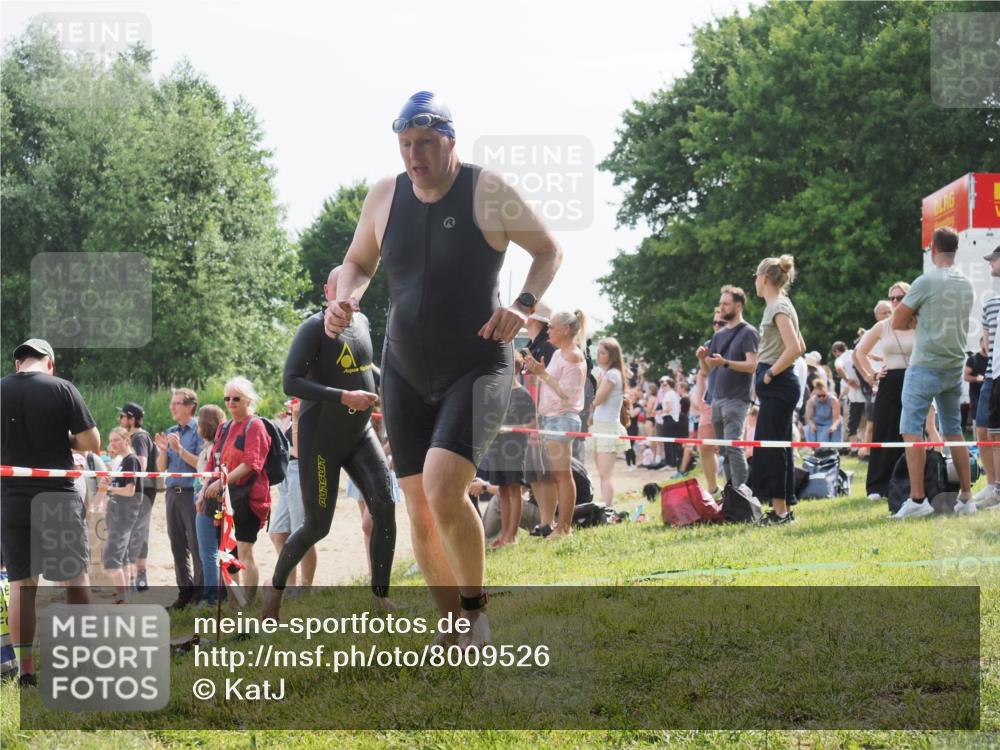 15.06.2025 - 27. Vierlanden-Triathlon KatJ http://msf.ph/oto/8009526 15.06.2025 10:07:39 Schwimmen 379, 391, 468 meine-sportfotos.de