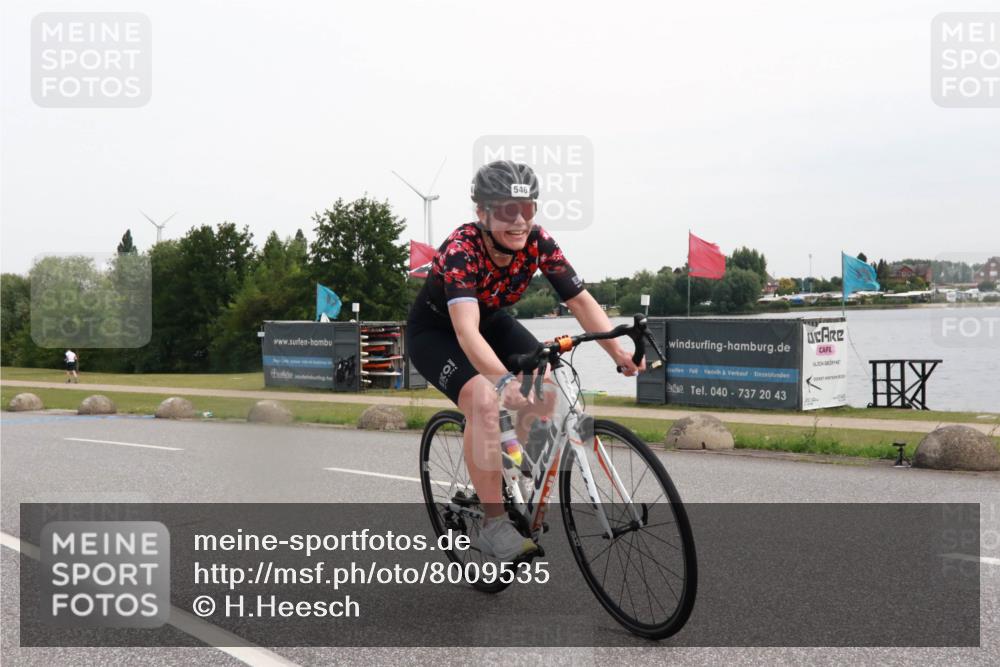 15.06.2025 - 27. Vierlanden-Triathlon H.Heesch http://msf.ph/oto/8009535 15.06.2025 10:55:04 Radfahren 8, 546, 605, 608 meine-sportfotos.de