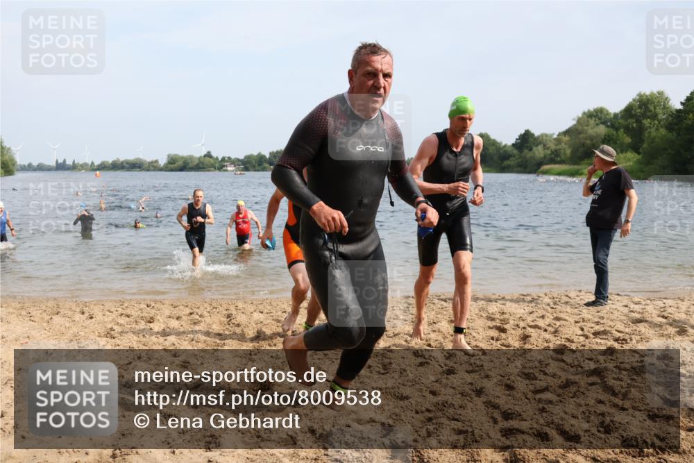 15.06.2025 - 27. Vierlanden-Triathlon Lena Gebhardt http://msf.ph/oto/8009538 15.06.2025 10:06:47 Schwimmen 367, 386, 388, 396, 423, 429, 441, 457, 467 meine-sportfotos.de
