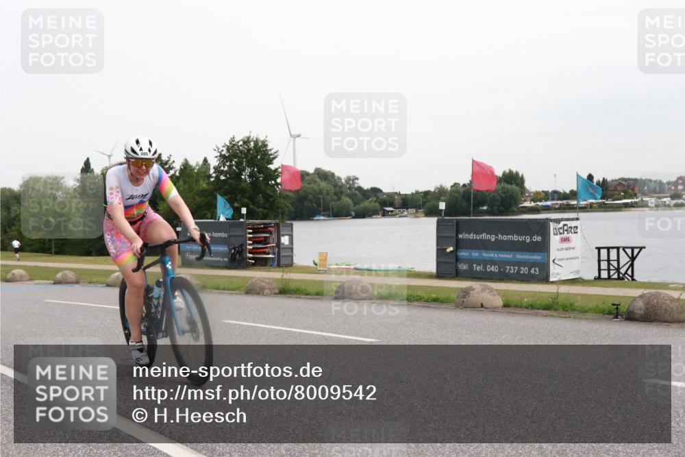 15.06.2025 - 27. Vierlanden-Triathlon H.Heesch http://msf.ph/oto/8009542 15.06.2025 10:55:06 Radfahren 8, 546, 605, 608 meine-sportfotos.de