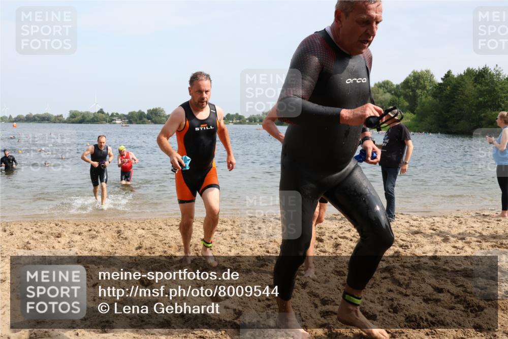 15.06.2025 - 27. Vierlanden-Triathlon Lena Gebhardt http://msf.ph/oto/8009544 15.06.2025 10:06:47 Schwimmen 367, 386, 388, 396, 423, 429, 441, 457, 467 meine-sportfotos.de