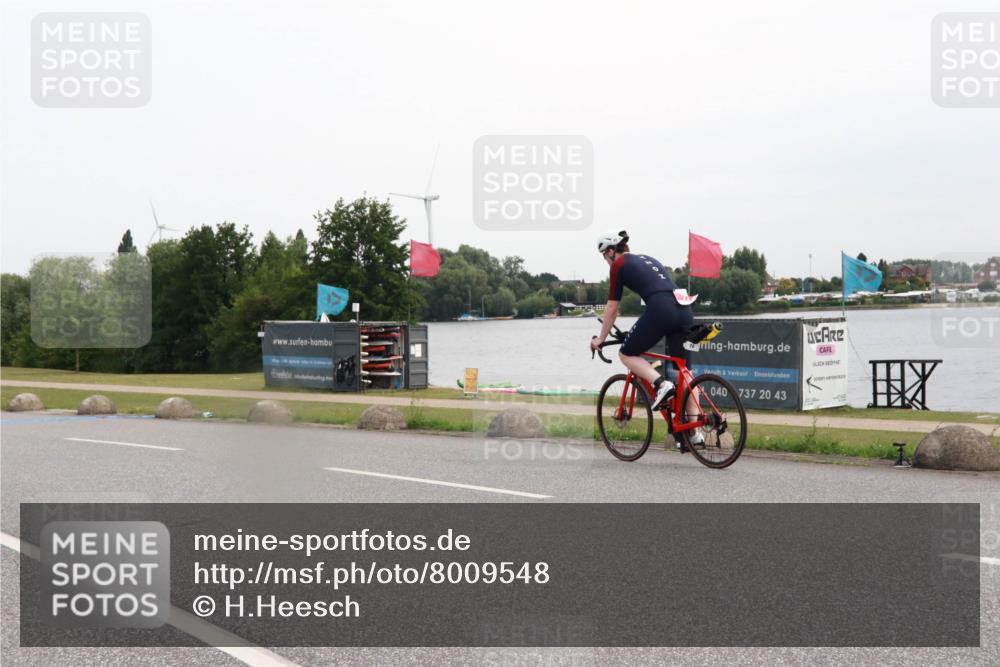 15.06.2025 - 27. Vierlanden-Triathlon H.Heesch http://msf.ph/oto/8009548 15.06.2025 10:55:10 Radfahren 174, 216, 546, 605 meine-sportfotos.de