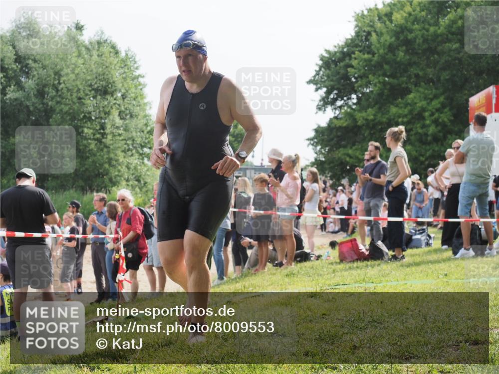 15.06.2025 - 27. Vierlanden-Triathlon KatJ http://msf.ph/oto/8009553 15.06.2025 10:07:39 Schwimmen 379, 391, 468 meine-sportfotos.de