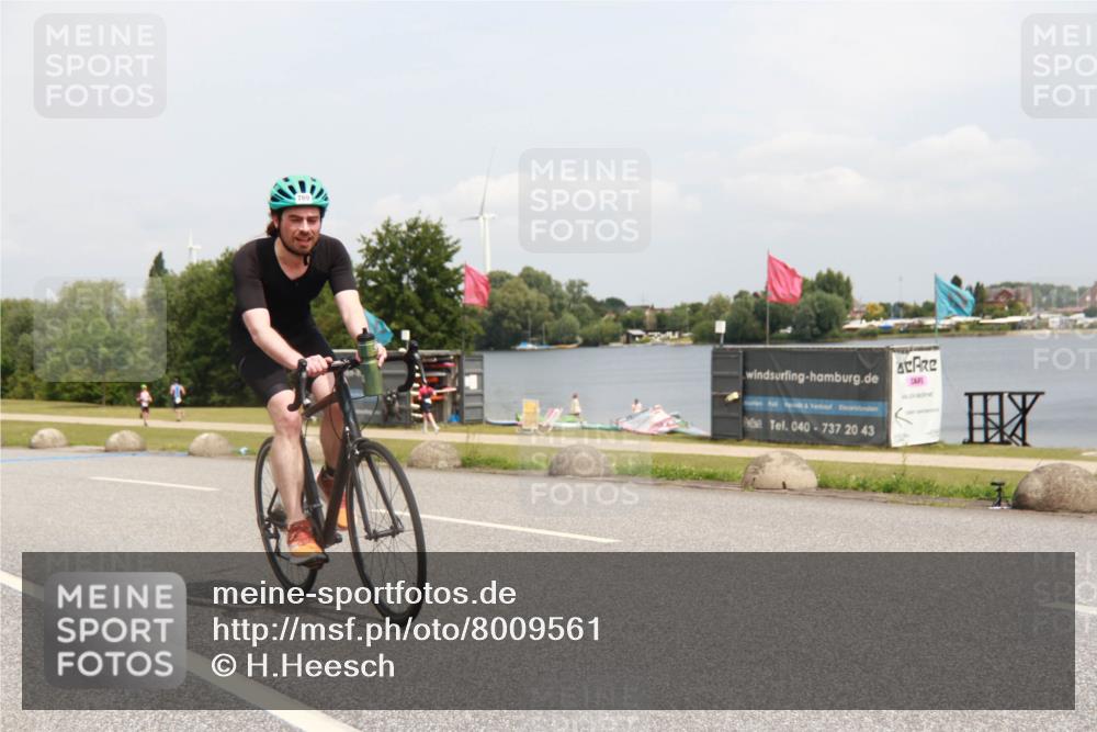 21.06.2025 - 27. Vierlanden-Triathlon H.Heesch http://msf.ph/oto/8009561 15.06.2025 12:26:57 Radfahren 769, 860 meine-sportfotos.de