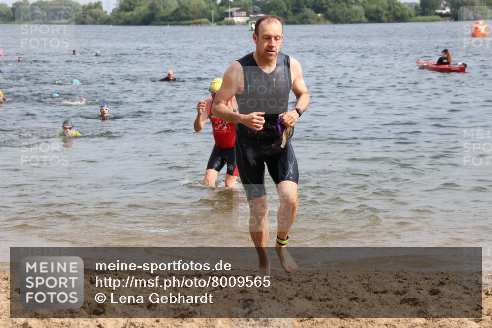 15.06.2025 - 27. Vierlanden-Triathlon Lena Gebhardt http://msf.ph/oto/8009565 15.06.2025 10:06:49 Schwimmen 131, 367, 386, 388, 396, 423, 429, 441, 457, 467 meine-sportfotos.de