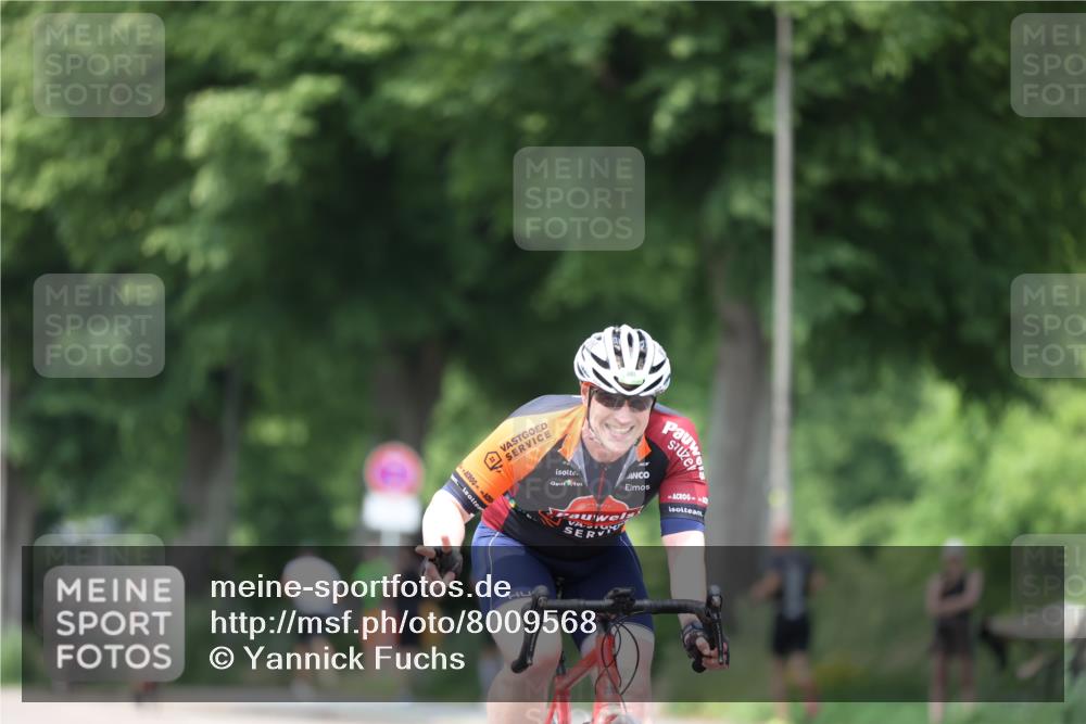 15.06.2025 - 7 Türme Triathlon Yannick Fuchs http://msf.ph/oto/8009568 15.06.2025 13:24:12 Radfahren 308 meine-sportfotos.de