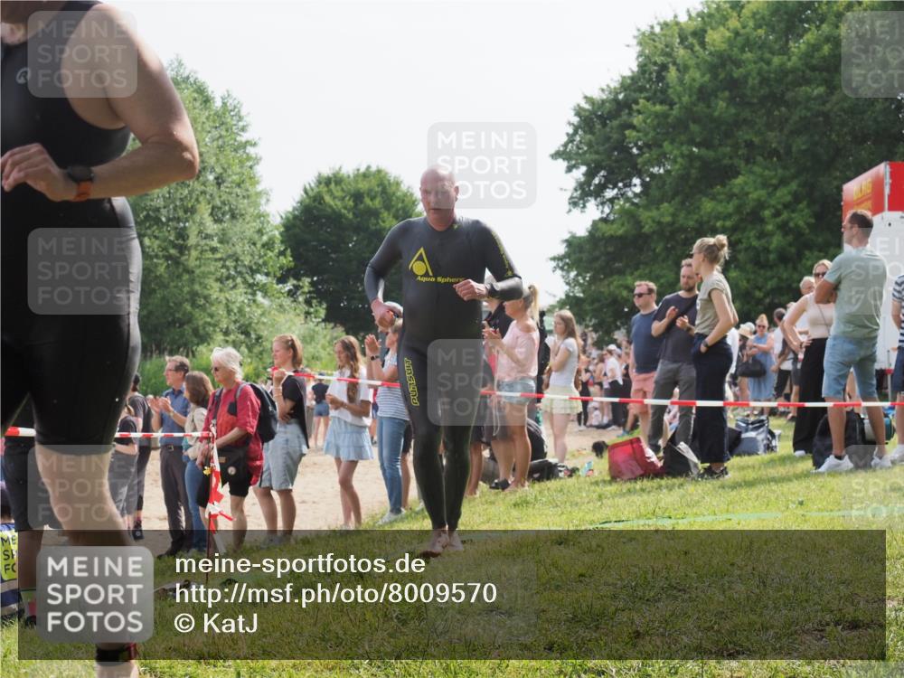 15.06.2025 - 27. Vierlanden-Triathlon KatJ http://msf.ph/oto/8009570 15.06.2025 10:07:40 Schwimmen 379, 391, 468 meine-sportfotos.de