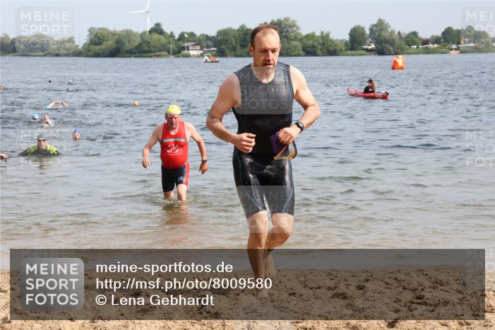 15.06.2025 - 27. Vierlanden-Triathlon Lena Gebhardt http://msf.ph/oto/8009580 15.06.2025 10:06:49 Schwimmen 131, 367, 386, 388, 396, 423, 429, 441, 457, 467 meine-sportfotos.de
