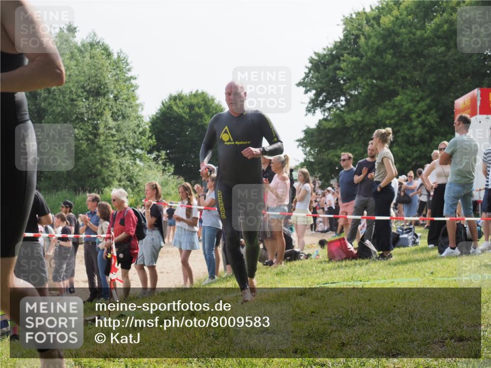 15.06.2025 - 27. Vierlanden-Triathlon KatJ http://msf.ph/oto/8009583 15.06.2025 10:07:40 Schwimmen 379, 391, 468 meine-sportfotos.de