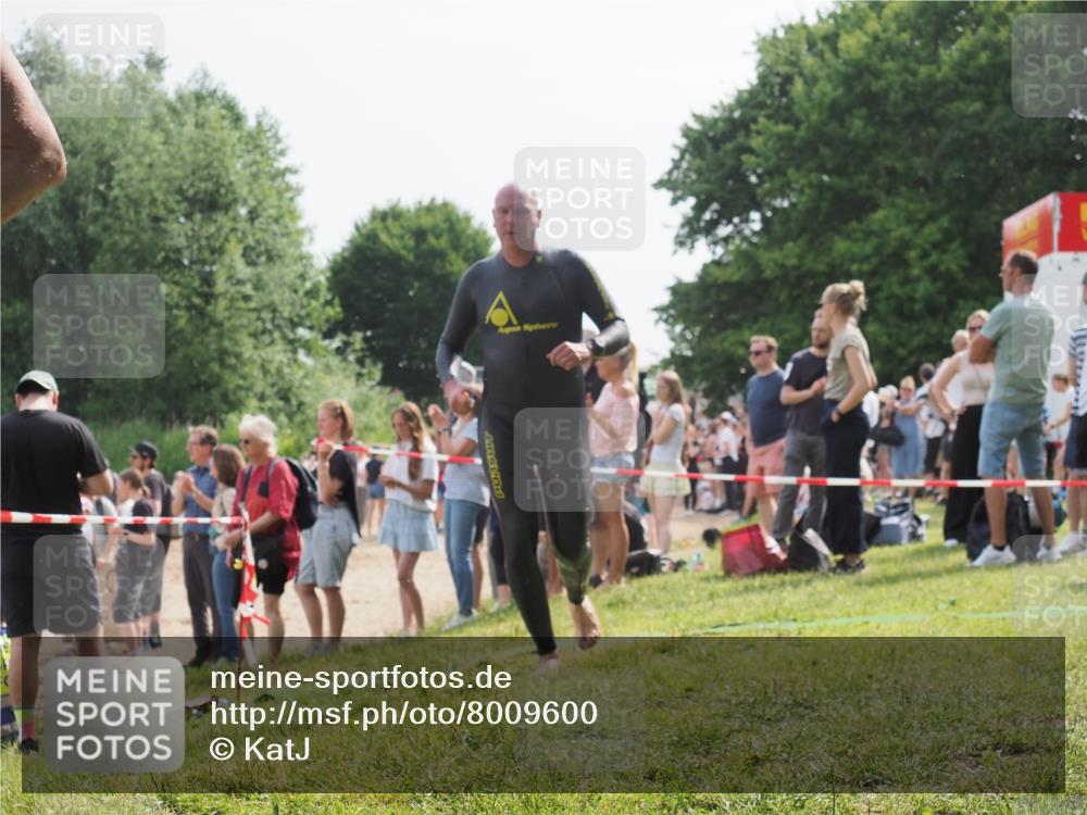 15.06.2025 - 27. Vierlanden-Triathlon KatJ http://msf.ph/oto/8009600 15.06.2025 10:07:41 Schwimmen 379, 391, 468 meine-sportfotos.de