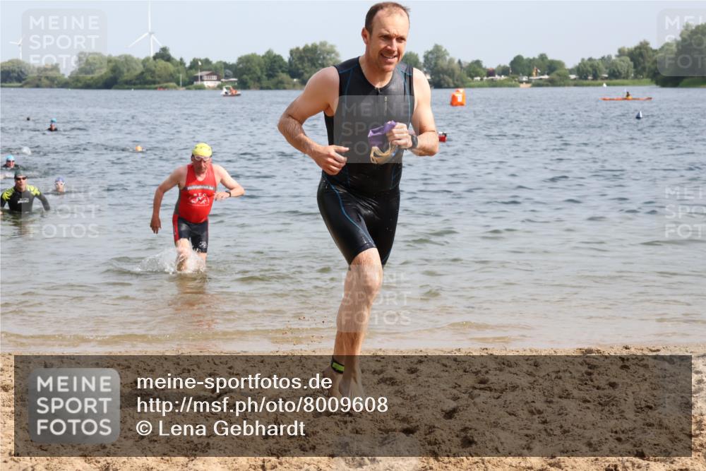 15.06.2025 - 27. Vierlanden-Triathlon Lena Gebhardt http://msf.ph/oto/8009608 15.06.2025 10:06:50 Schwimmen 131, 367, 386, 388, 396, 423, 429, 441, 457, 467 meine-sportfotos.de