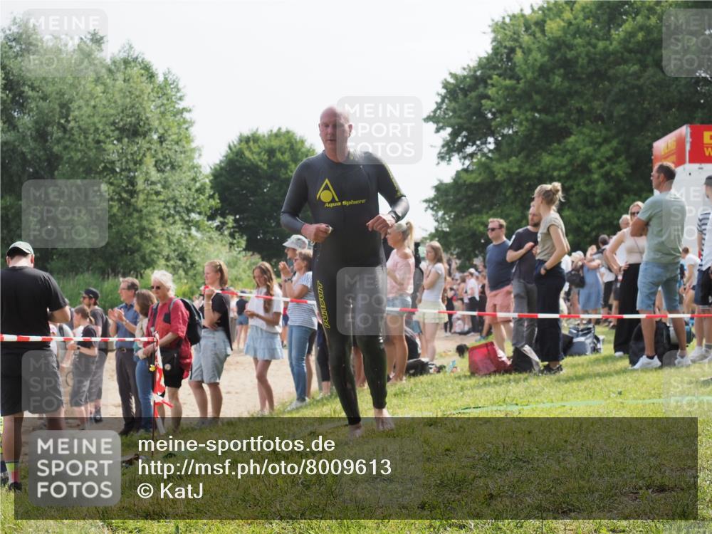 15.06.2025 - 27. Vierlanden-Triathlon KatJ http://msf.ph/oto/8009613 15.06.2025 10:07:41 Schwimmen 379, 391, 468 meine-sportfotos.de