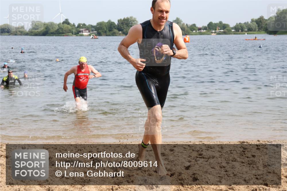15.06.2025 - 27. Vierlanden-Triathlon Lena Gebhardt http://msf.ph/oto/8009614 15.06.2025 10:06:50 Schwimmen 131, 367, 386, 388, 396, 423, 429, 441, 457, 467 meine-sportfotos.de