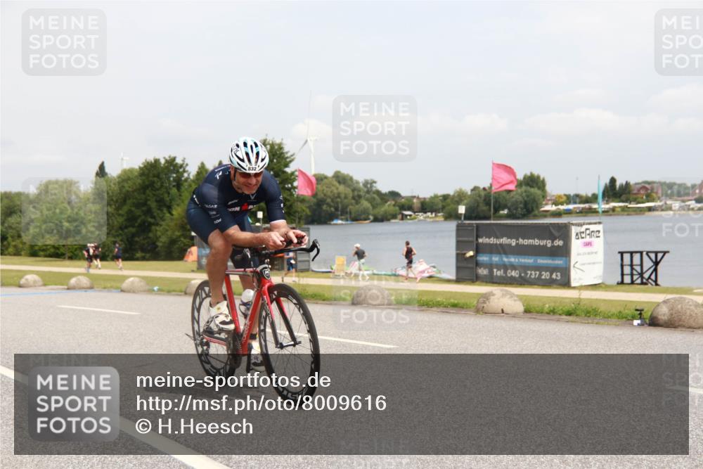 21.06.2025 - 27. Vierlanden-Triathlon H.Heesch http://msf.ph/oto/8009616 15.06.2025 12:28:31 Radfahren 832 meine-sportfotos.de