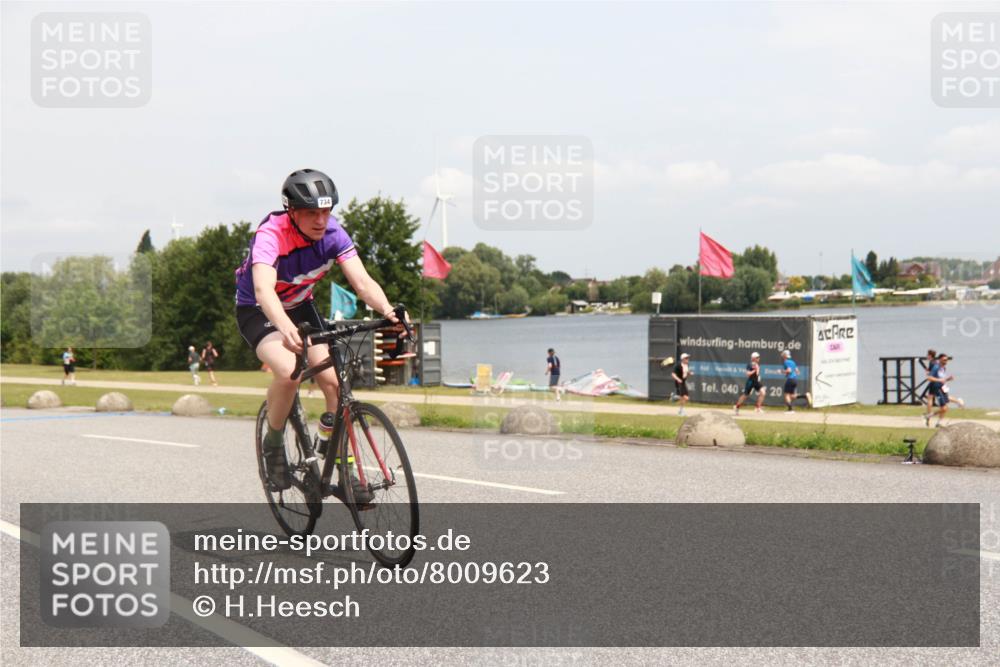 21.06.2025 - 27. Vierlanden-Triathlon H.Heesch http://msf.ph/oto/8009623 15.06.2025 12:28:39 Radfahren 734 meine-sportfotos.de