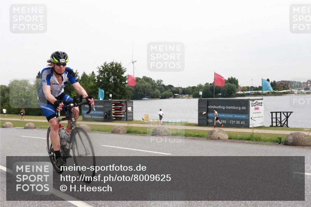15.06.2025 - 27. Vierlanden-Triathlon H.Heesch http://msf.ph/oto/8009625 15.06.2025 10:55:48 Radfahren 238 meine-sportfotos.de