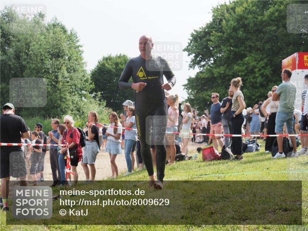 15.06.2025 - 27. Vierlanden-Triathlon KatJ http://msf.ph/oto/8009629 15.06.2025 10:07:41 Schwimmen 379, 391, 468 meine-sportfotos.de