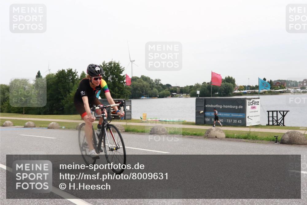 15.06.2025 - 27. Vierlanden-Triathlon H.Heesch http://msf.ph/oto/8009631 15.06.2025 10:56:04 Radfahren 182, 590 meine-sportfotos.de