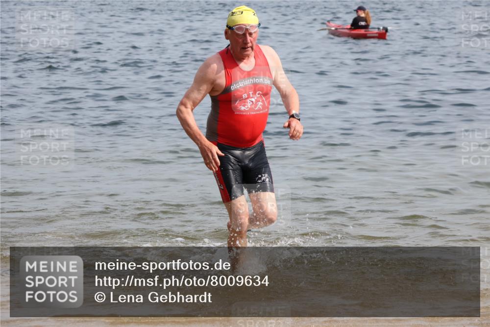 15.06.2025 - 27. Vierlanden-Triathlon Lena Gebhardt http://msf.ph/oto/8009634 15.06.2025 10:06:52 Schwimmen 131, 367, 386, 388, 396, 423, 429, 441, 457, 467 meine-sportfotos.de