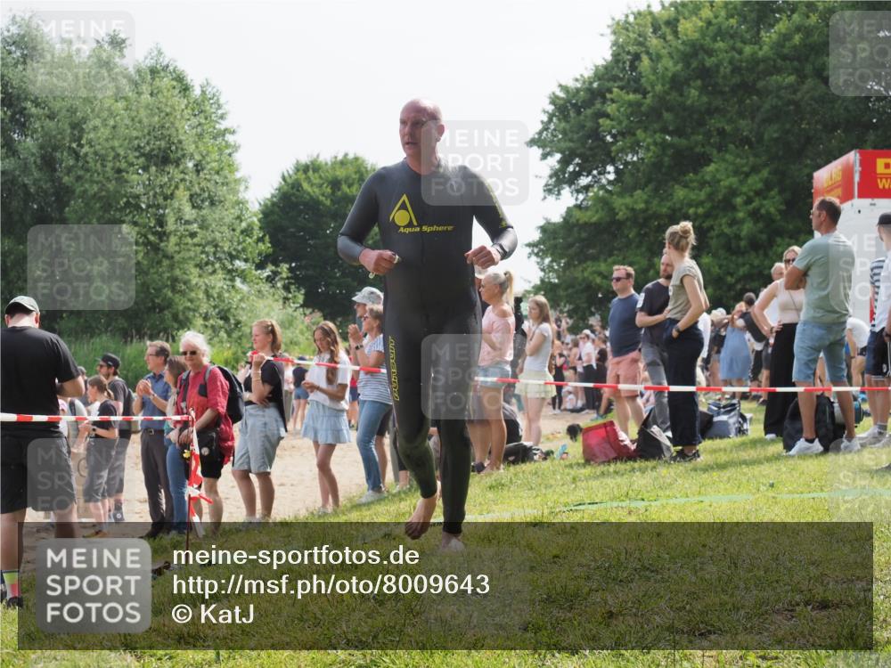 15.06.2025 - 27. Vierlanden-Triathlon KatJ http://msf.ph/oto/8009643 15.06.2025 10:07:41 Schwimmen 379, 391, 468 meine-sportfotos.de