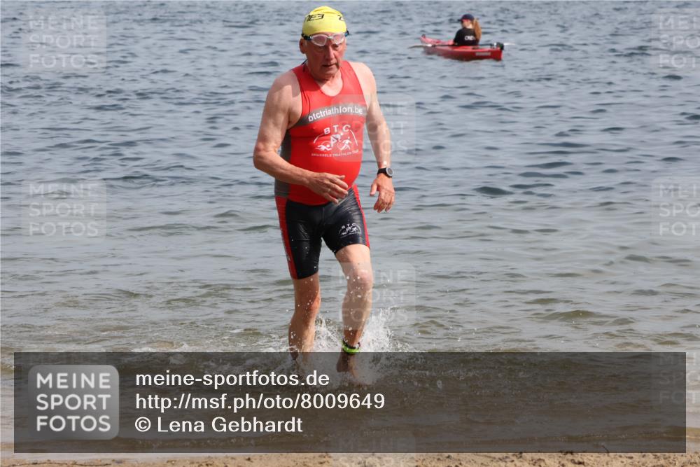 15.06.2025 - 27. Vierlanden-Triathlon Lena Gebhardt http://msf.ph/oto/8009649 15.06.2025 10:06:52 Schwimmen 131, 367, 386, 388, 396, 423, 429, 441, 457, 467 meine-sportfotos.de